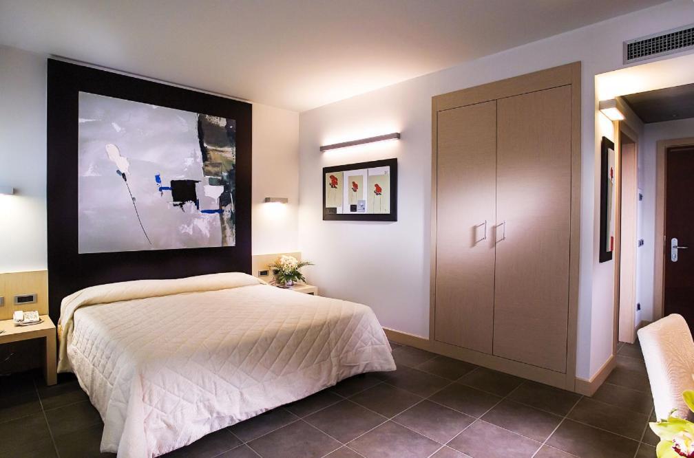 Hotel Europa Latina Ngoại thất bức ảnh